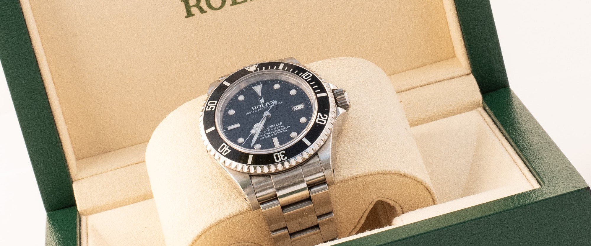 Rolex Sea-Dweller 16600 in geopende horlogedoos, close-up door Studio Chrono