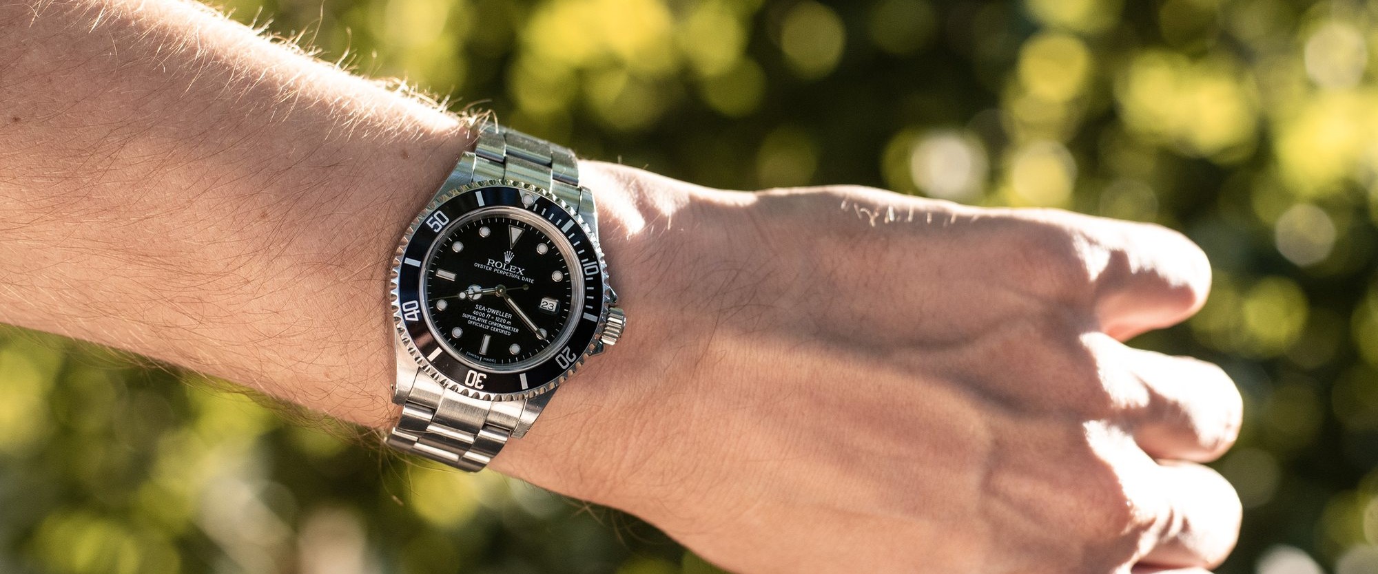 Lifestyle-opname van een luxe horloge om de pols, voorbeeld uit het portfolio van Studio Chrono