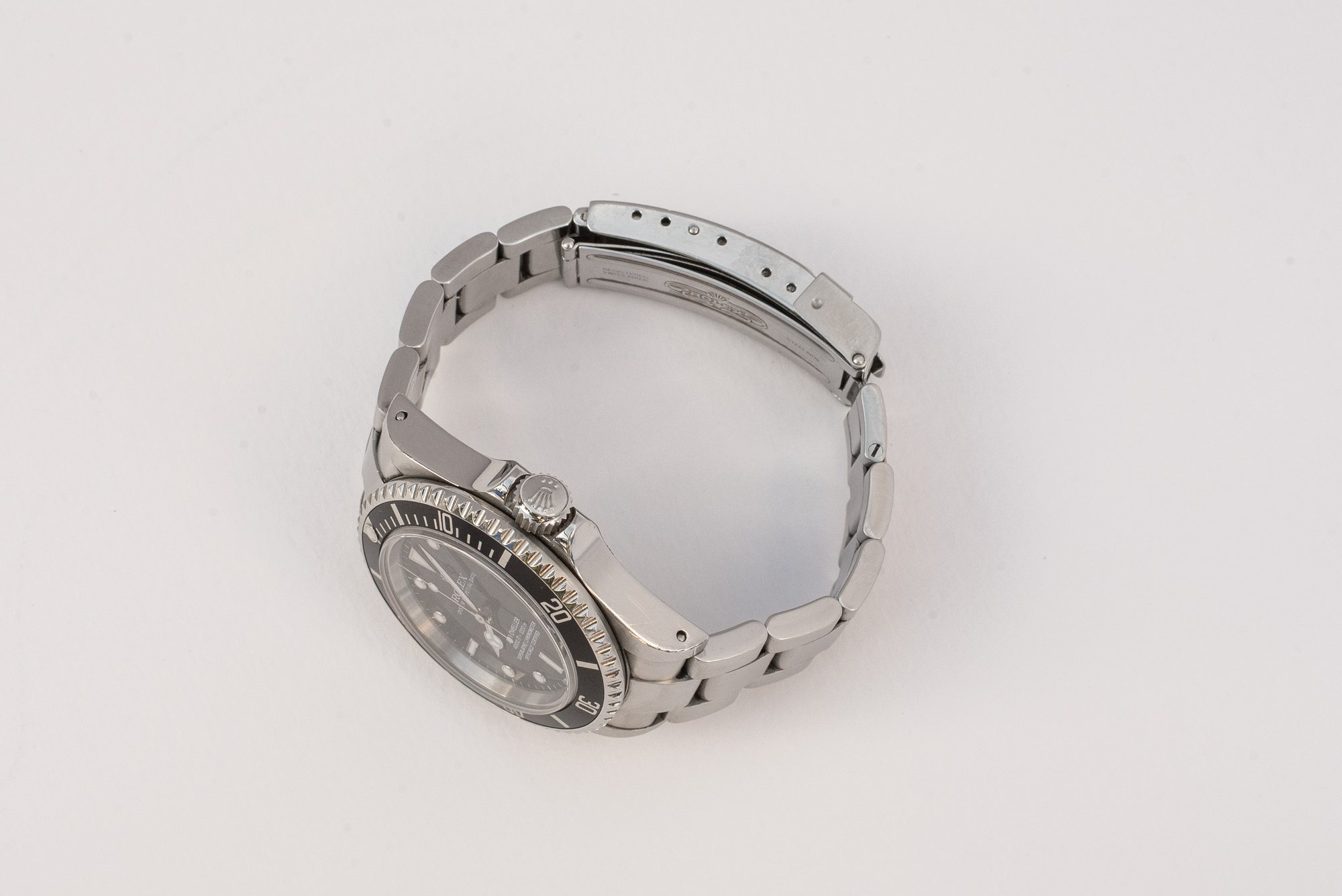 Detailopname van de vouwsluiting van de Rolex Oyster-band
